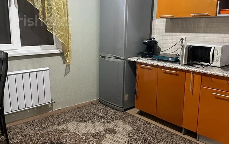 1-комнатная квартира, 35 м², 6/12 этаж помесячно, мкр Акбулак, 1-я улица 117 — Момышулы