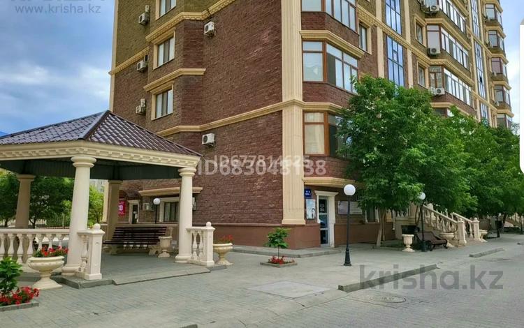 2-комнатная квартира · 80 м² · 6/8 этаж, мкр Центральный, Валиханова 21б блок 2 за 35.5 млн 〒 в Атырау — фото 34