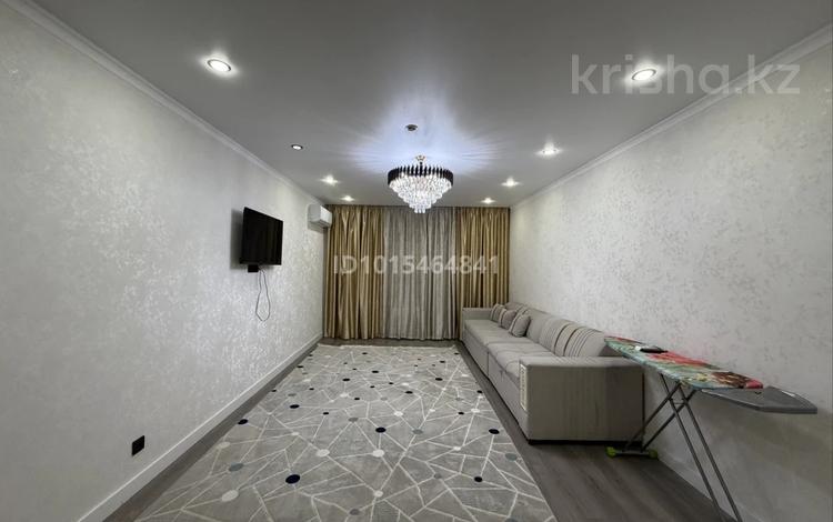 2-комнатная квартира · 75 м² · 14/16 этаж, мкр Акжайык, Толеметова 85 за 20 000 ₸ в Шымкенте, Абайский р-н — фото 2