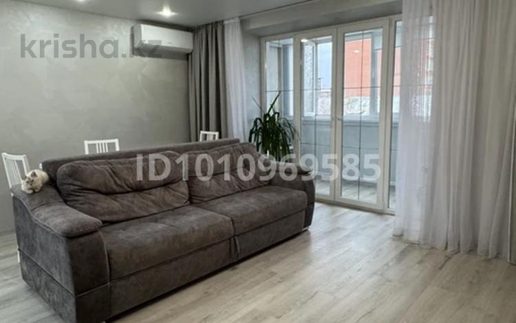 4-комнатная квартира · 80.4 м² · 4/5 этаж, Кердери 122 за 39 млн ₸ в Уральске, мкр Школьник — фото 2