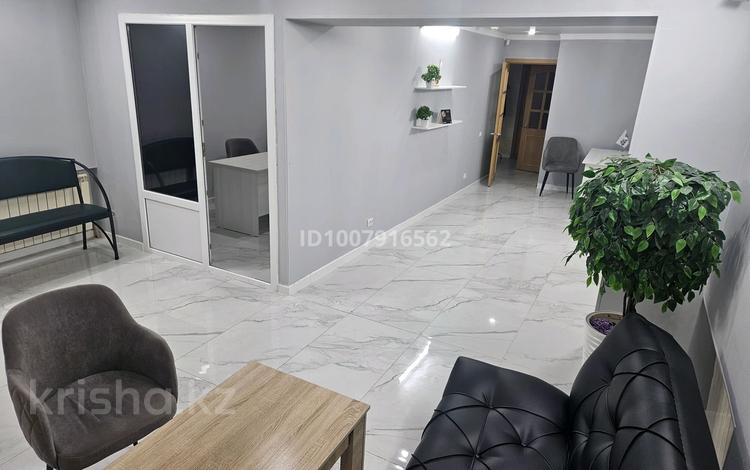 Кеңселер · 80 м², бағасы: 350 000 ₸ в Актау, 8-й мкр — фото 2