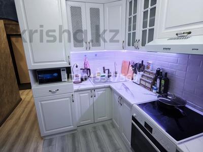 2-бөлмелі пәтер · 52.6 м² · 2/5 қабат, Ақсай-1 ш/а., мкр Аксай-1А 10 б, бағасы: 45 млн ₸ в Алматы, Ауэзовский р-н