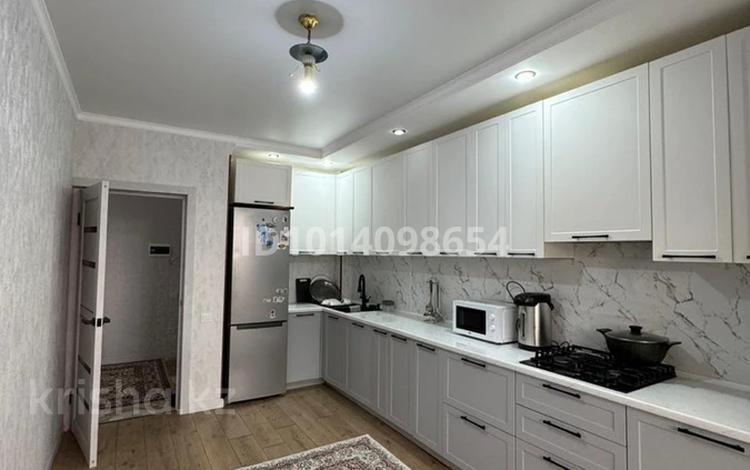 3-комнатная квартира · 95.4 м² · 1/5 этаж, мкр Старый Аэропорт, Кеменгер 41 — Сзади супермаркетов Алтындар и Пешеход за 37 млн ₸ в Уральске — фото 2
