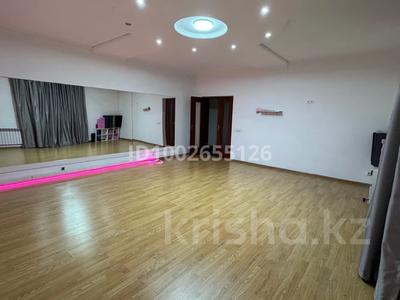 Салоны красоты, бани, гостиницы и зоны отдыха, фитнес и спорт, развлечения, конференц-залы, кабинеты и рабочие места, студии · 200 м² за 150 000 〒 в Атырау, мкр Центральный