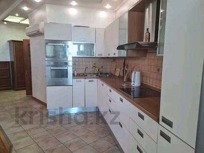 4-бөлмелі пәтер · 150 м², Аблай хана 92, бағасы: 750 000 ₸ в Алматы, Медеуский р-н