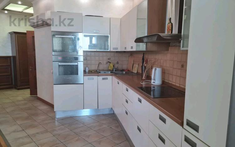 4-бөлмелі пәтер · 150 м², Аблай хана 92, бағасы: 750 000 ₸ в Алматы, Медеуский р-н — фото 2