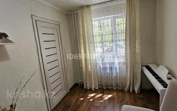 3-бөлмелі пәтер, 43 м², 1/5 қабат, мкр Новый Город, Лободы 41, бағасы: 18 млн 〒 в Караганде, Казыбек би р-н — фото 2