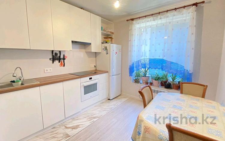 2-комнатная квартира, 60 м², 7/12 этаж помесячно, Кабанбай батыра 59 за 250 000 〒 в Астане, Есильский р-н — фото 2