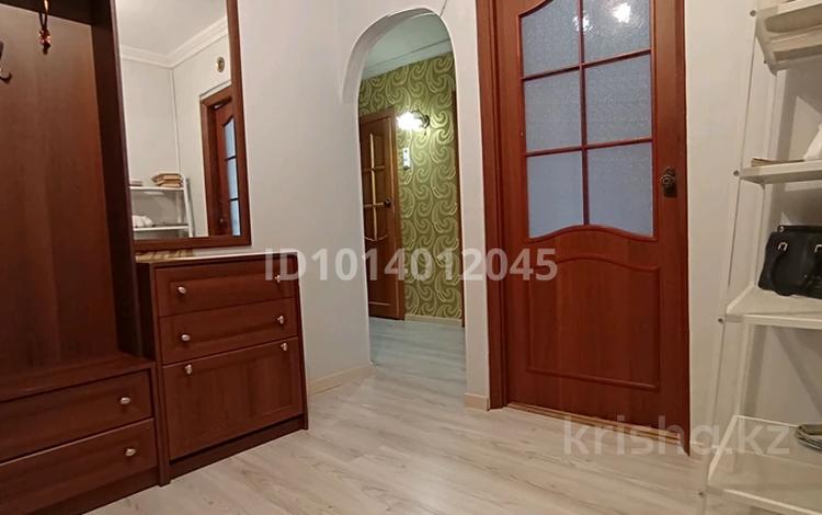 3-комнатная квартира · 63.8 м² · 3/10 этаж, Жукова — 19 микрайоне, рядом находятся мечеть и церковь за 26 млн ₸ в Петропавловске — фото 3