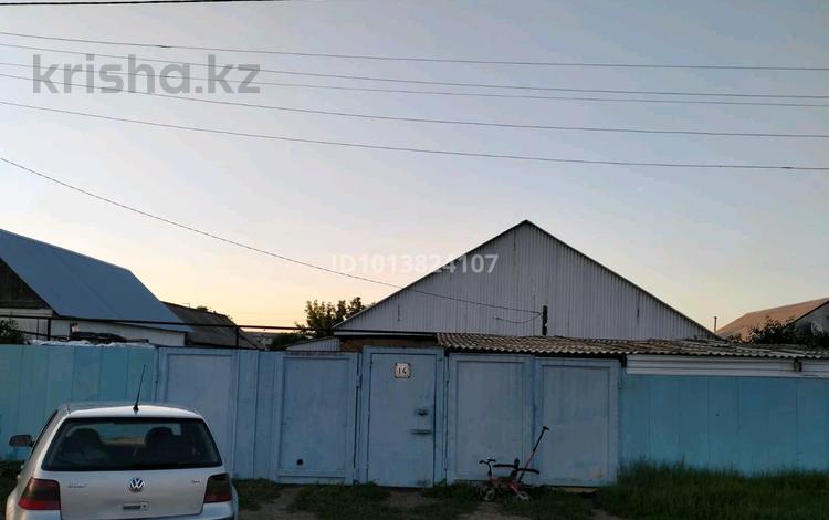 Отдельный дом · 2 комнаты · 100 м² · 6 сот., Жанкожа батыр 14 за 19 млн ₸ в Уральске — фото 2
