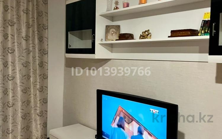 1-комнатная квартира · 42 м² · 7/9 этаж, 5 микрорайон 8 за 130 000 ₸ в Аксае — фото 2