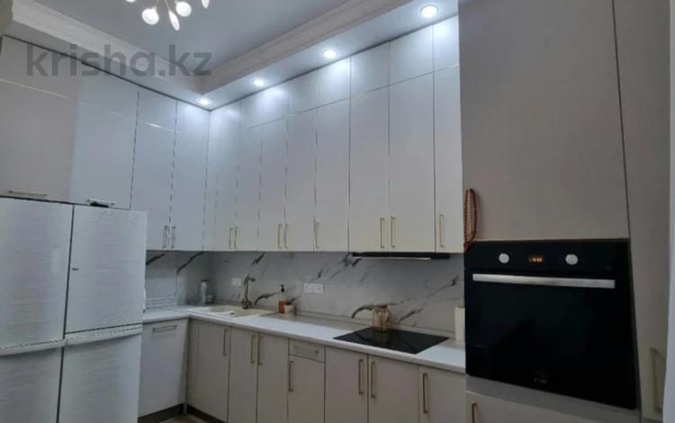 3-комнатная квартира · 105 м² · 2/18 этаж, 16-й мкр 64 за 32 млн ₸ в Актау — фото 2