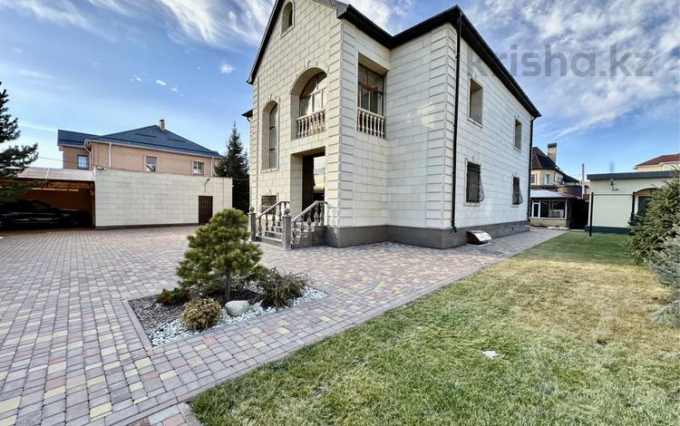 Отдельный дом · 5 комнат · 426 м² · 12 сот., мкр Городской Аэропорт, Кулкыбаева за 220 млн 〒 в Караганде, Казыбек би р-н — фото 3