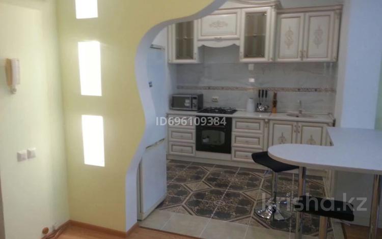 2-комнатная квартира · 79 м² · 5/9 этаж, Маметова 111 — Центр за 200 000 ₸ в Уральске — фото 2