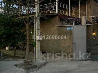 Жеке үй · 8 бөлме · 200 м² · 8 сот., мкр Самал-3, Самал-3 ш/а. Сазтөбе көшесі 18 — Нұрлытаң мен Сазтөбе, бағасы: 105 млн ₸ в Шымкенте, Абайский р-н