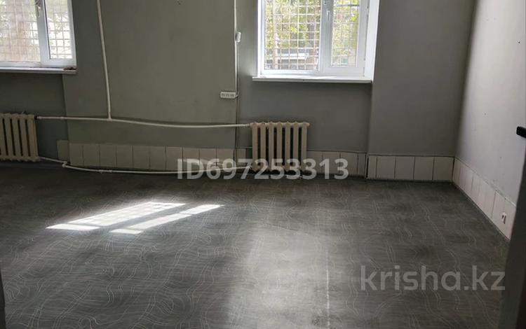 Кеңселер, сұлулық салондары, кабинеттер және жұмыс орындары · 38 м², бағасы: 50 000 〒 в Темиртау — фото 5