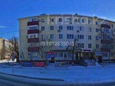 3-бөлмелі пәтер · 55 м² · 1/5 қабат, Владимирская 8 — Гумарова, бағасы: 17 млн ₸ в Атырау, мкр Авангард-4