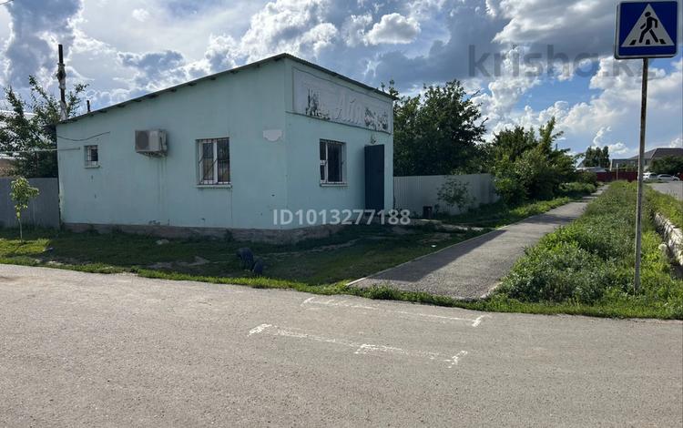 Дүкендер мен бутиктер · 42 м², бағасы: 12.5 млн ₸ в Уральске, мкр. Зачаганск пгт — фото 2