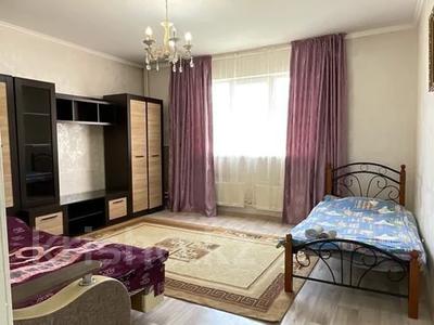 2-комнатная квартира, 66 м², 1/9 этаж помесячно, Чуланова 121 за 220 000 〒 в Алматы, Алатауский р-н