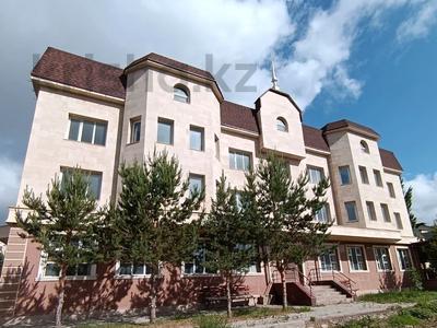 Свободное назначение, офисы, магазины и бутики, склады, азс, автосервисы и автомойки, общепит, салоны красоты, бани, гостиницы и зоны отдыха, медцентры и аптеки, образование, развлечения · 1950 м² за 850 млн 〒 в Астане, Нура р-н