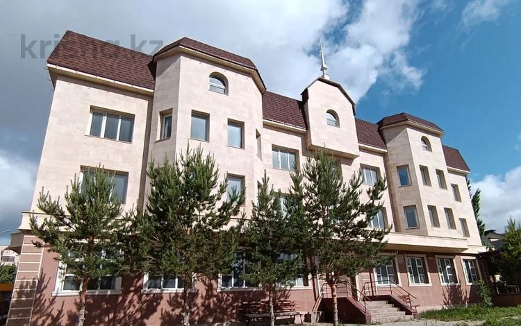 Свободное назначение, офисы, магазины и бутики, склады, азс, автосервисы и автомойки, общепит, салоны красоты, бани, гостиницы и зоны отдыха, медцентры и аптеки, образование, развлечения · 1950 м² за 850 млн 〒 в Астане, Нура р-н — фото 8