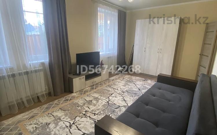 1-комнатная квартира, 37 м², 1/4 этаж помесячно, Радостовца 263 — Утепова