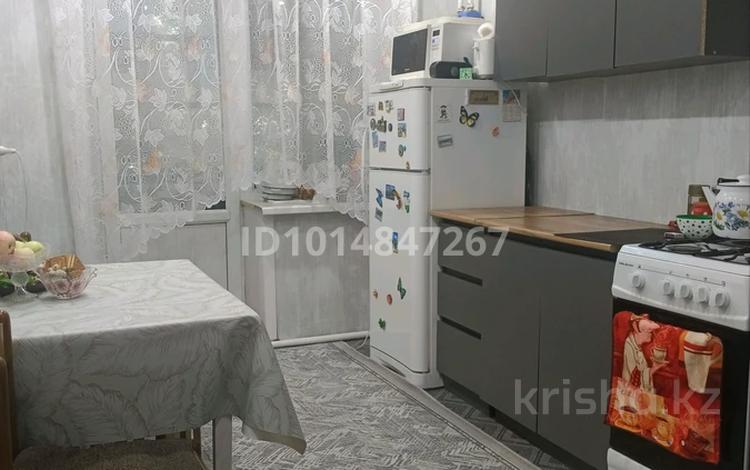 3-бөлмелі пәтер · 56 м² · 2/2 қабат, Новенький 12, бағасы: 11 млн ₸ в Уральске — фото 2