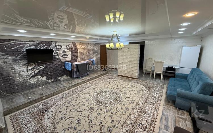 2-комнатная квартира · 80 м² · 2/5 этаж, Аскарова 3 за 17 000 ₸ в Шымкенте, Аль-Фарабийский р-н — фото 7