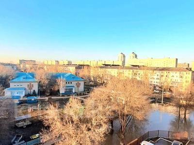 3-комнатная квартира, 89.1 м², 6/6 этаж, мкр Строитель 36/2 — 9 школа за 27 млн 〒 в Уральске, мкр Строитель