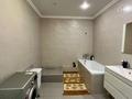 4-комнатная квартира · 168 м² · 2/3 этаж, Майкудук, мкр Голубые пруды 10/1 — остановка Сырдарья за 48 млн ₸ в Караганде, Алихана Бокейханова р-н — фото 13