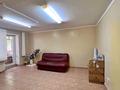 Свободное назначение, офисы, салоны красоты, медцентры и аптеки, образование · 129 м² за 62 млн 〒 в Уральске — фото 16
