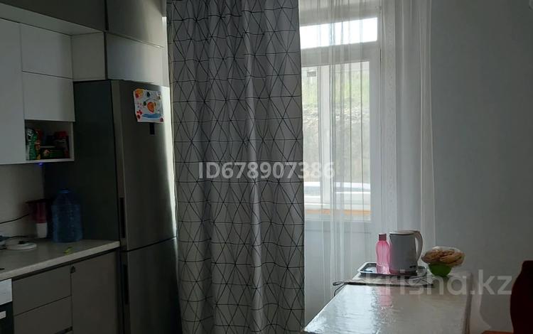 2-бөлмелі пәтер · 60 м² · 1/10 қабат, Есенберлина 13/5, бағасы: 180 000 ₸ в Усть-Каменогорске — фото 2