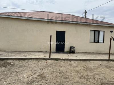 Отдельный дом · 3 комнаты · 100 м² · 8 сот., мкр Аксай, 12 18 за 16 млн ₸ в Атырау