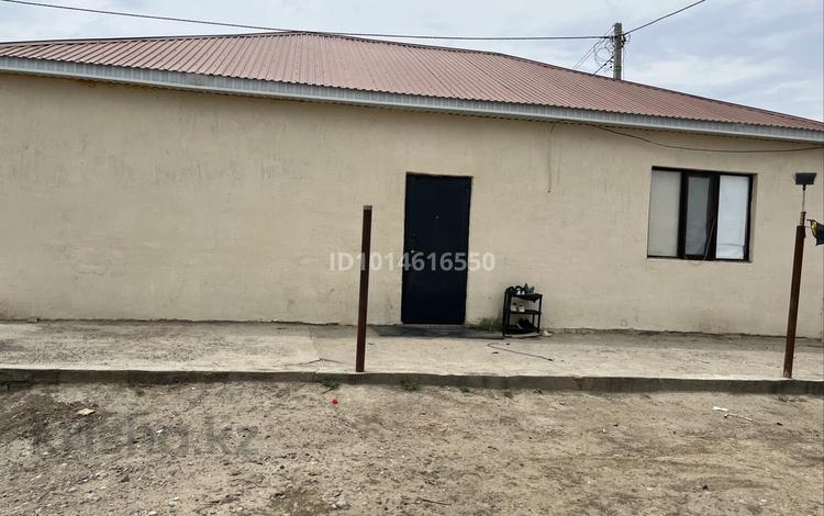 Отдельный дом · 3 комнаты · 100 м² · 8 сот., мкр Аксай, 12 18 за 16 млн ₸ в Атырау — фото 2