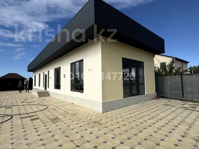 Отдельный дом · 4 комнаты · 140 м² · 4 сот., Есіл — Хайтек үйді для себя ең жақсы мариалдардвн соқтық. 2024 жылы құрылыс бастап, 8 айда аяқтадық. Барлық заты талғаммен, үздік сапамен таңдалды. Ворота бар, қоршалған. Мейірімді көршілер. Ташкентская көшесі тиіп тұр. Жолдың арғы бетінде — үлкен заправка. Тыныш және барлық жаққа жақын район. Эстетиканы жақсы көретін, комфортта өмір сүргісі келетіндер хабарласайық. Асығыс жоқ, для себя соққан үйдің қадірін білетін талғамы биік адамға бұйырсын. за 50 млн ₸ в Каскелене