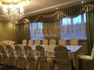 Дом · 6 комнат · 300 м², Хамраева 21 за 90 000 〒 в 