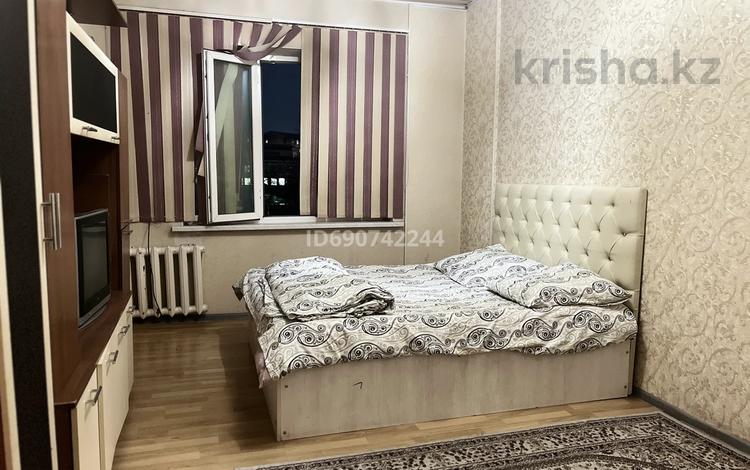 1-комнатная квартира · 50 м² · 1/5 этаж, мкр Север , Рыскулова терискей 16 — Торговый центр Север за 12 000 ₸ в Шымкенте, Аль-Фарабийский р-н — фото 2