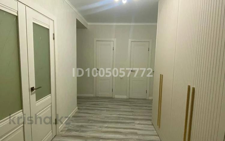 2-комнатная квартира · 67 м² · 7/7 этаж, Мкрн Алтын Орда 201 за 200 000 ₸ в Актобе — фото 2
