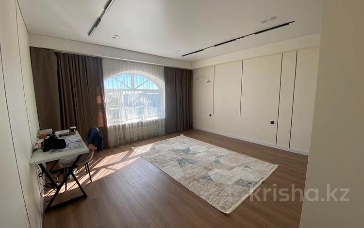 3-бөлмелі пәтер · 90 м² · 8/8 қабат, Алтын орда ш/а., Санкибай батыра, бағасы: 32 млн ₸ в Актобе, мкр. Алтын орда — фото 18