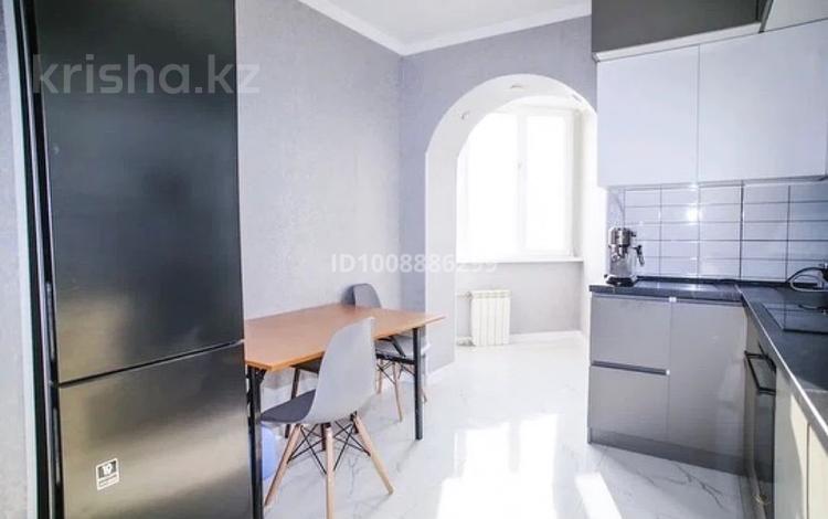 2-комнатная квартира · 60 м² · 9/9 этаж, мкр Самал-2 30 за 390 000 ₸ в Алматы, Медеуский р-н — фото 2