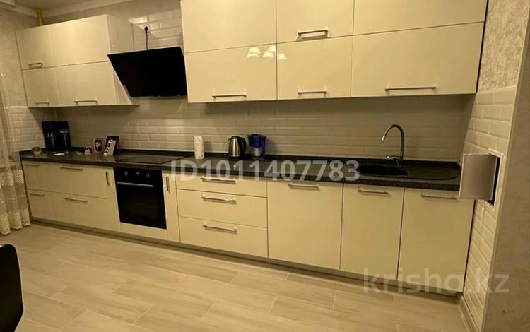 2-комнатная квартира · 73.5 м² · 4/9 этаж, Жарбосынова 71 — ТРЦ Baizaar за 260 000 ₸ в Атырау — фото 2