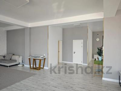 Отдельный дом · 5 комнат · 280 м², Улица Кенесары хана 19 за 1 млн 〒 в 
