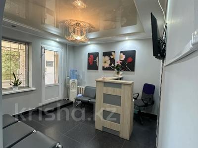 Сұлулық салондары · 71.1 м², бағасы: 48 млн 〒 в Уральске, мкр Строитель