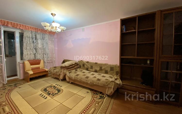 2-комнатная квартира, 49 м², 3/5 этаж помесячно, Самал 35 — Бауыржан Момышұлы көшесі за 80 000 〒 в Таразе — фото 2