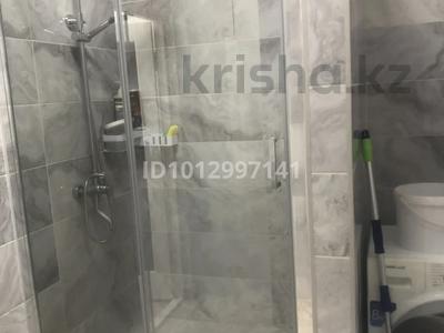 2-бөлмелі пәтер · 90 м² · 5/10 қабат, Сары Арқа ш/а , Кулманова 35, бағасы: 55 млн ₸ в Атырау, мкр Сары Арка