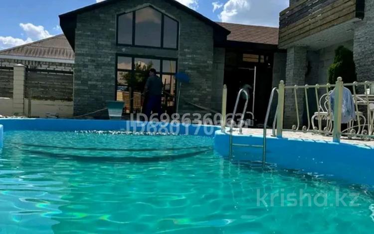 Отдельный дом · 6 комнат · 350 м² · 7 сот., Ск строитель 4 54а за 72 млн 〒 в Актобе, жилой массив Кирпичный — фото 2