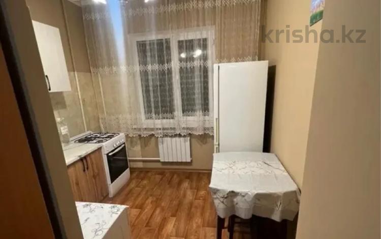 1-комнатная квартира, 40 м², 6/9 этаж помесячно, мкр Аксай-1 — Толе ли саина