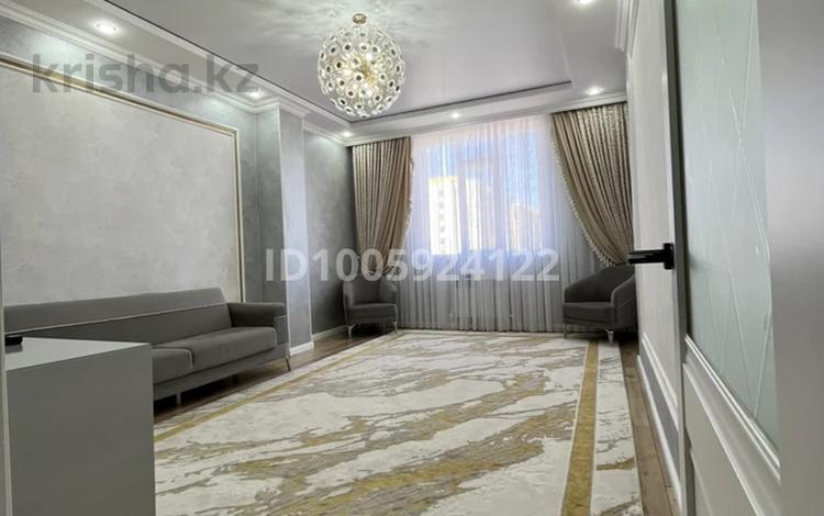 3-комнатная квартира · 105 м² · 8/10 этаж, 16-й мкр 76 за 35.5 млн ₸ в Актау — фото 2