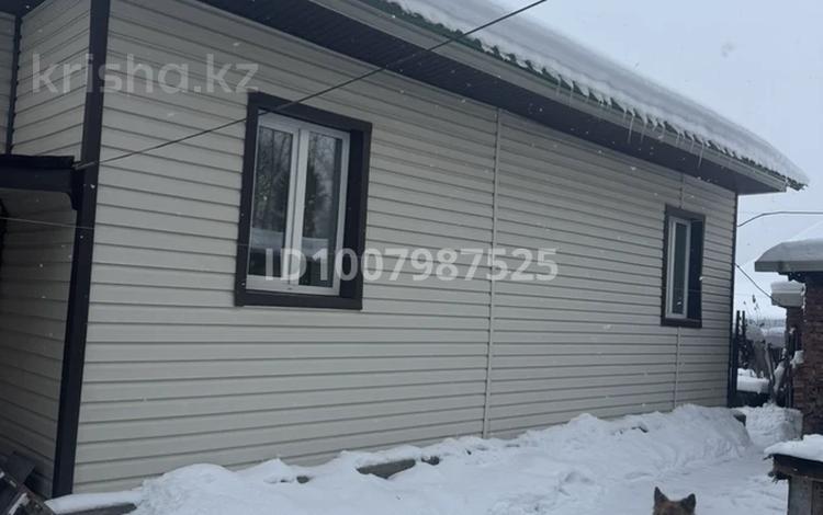 Отдельный дом · 3 комнаты · 50 м² · 7 сот., Переулок Хариузовский 47 — Больницы Медитон за 15 млн 〒 в Риддере — фото 2