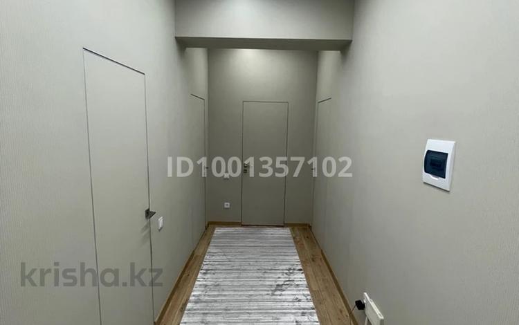 2-бөлмелі пәтер · 71.5 м² · 1/5 қабат, мкр. Алтын орда, Алтын орда 13 д, бағасы: 31.7 млн ₸ в Актобе — фото 2